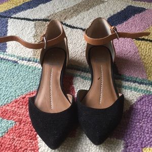 Dolce Vital Black and Tan leather flats